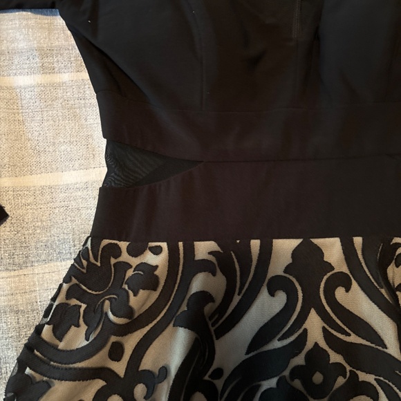 XSCAPE Black and Nude knee length dress - Picture 3 of 3